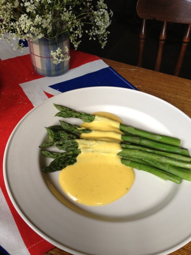 English Asparagus and hollandaise sauce